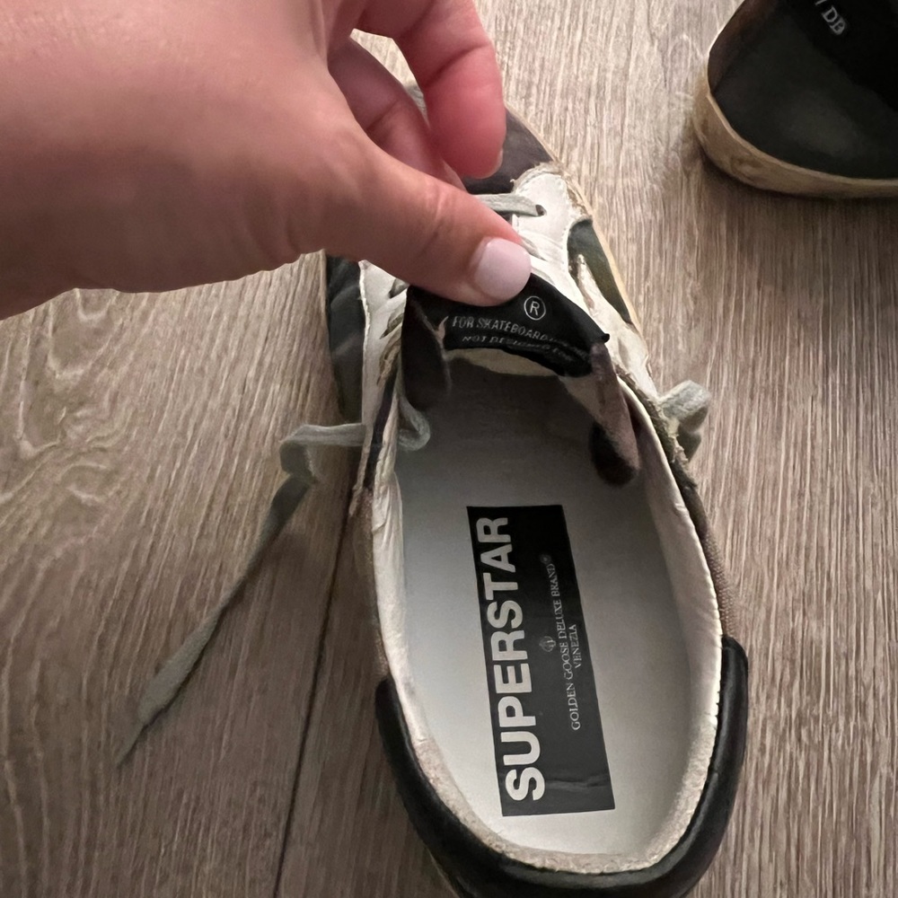 Golden Goose Superstar Sneaker - Picture 5 of 5